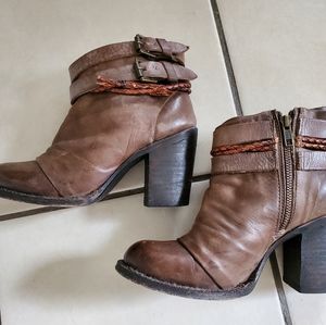 Freebird Lion booties GUC